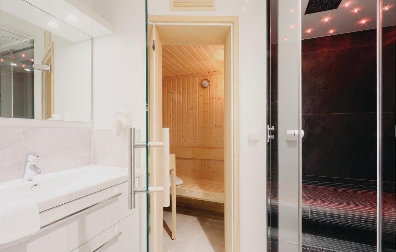 Awesome Apartment In Luebeck Travemuende With Sauna エクステリア 写真